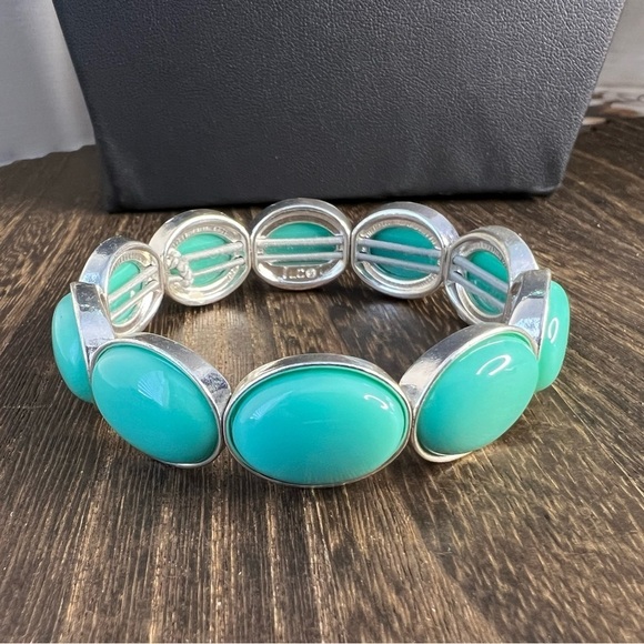 Liz Claiborne Teal & Silver Tone Necklace & Bracelet Set D7 - Picture 6 of 7